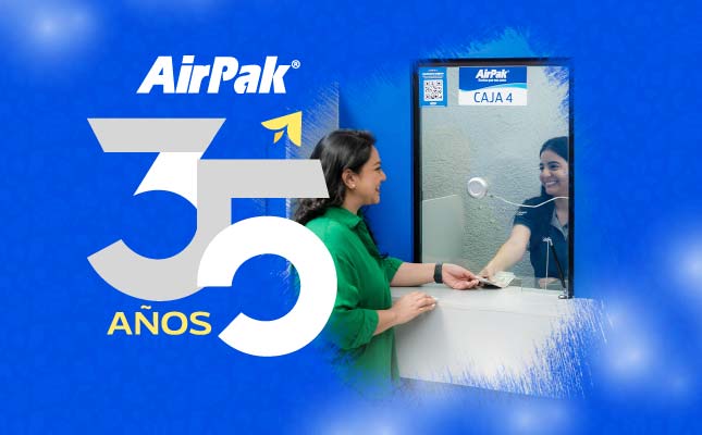Persona retirando su remesa en una agencia AirPak - El Salvador 